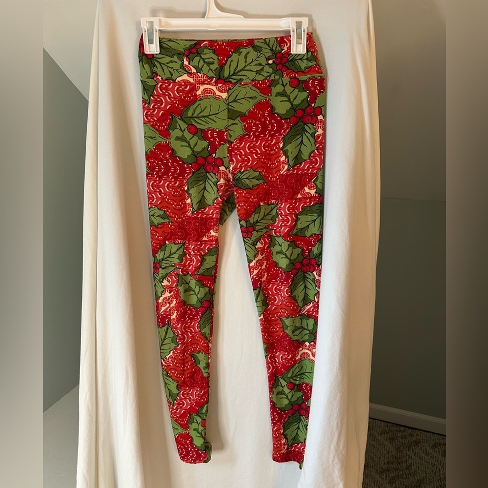 LuLaRoe Festive Red and Green Leggings Womens One-Size